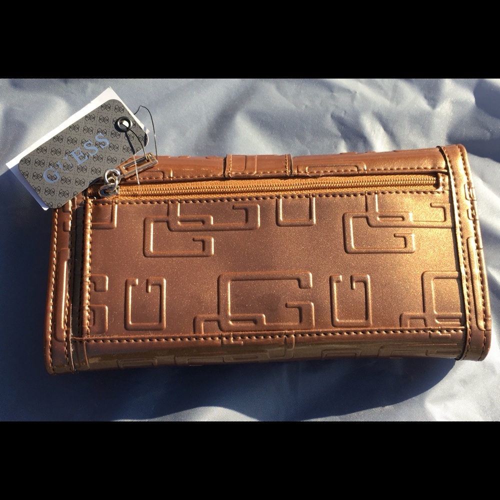 GUESS 🔹 Gold Wallet - Picture 3 of 6